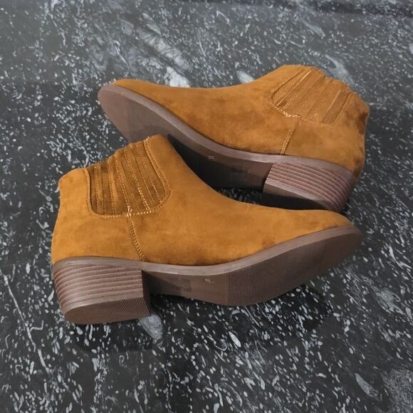 BRAND NEW SHOELAND ARLO- LOW STACKED HEEL ALMOND TOE CASUAL ANKLE BOOTIES - Picture 7 of 15
